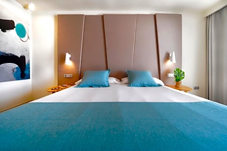 Junior Suite with Pool View