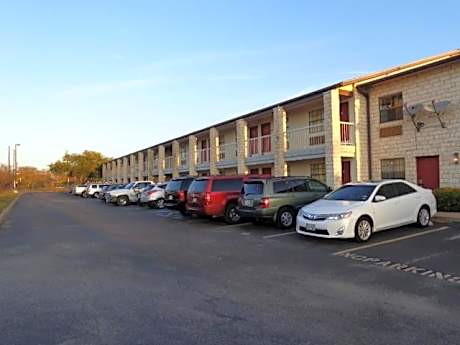 Windcrest Inn and Suites