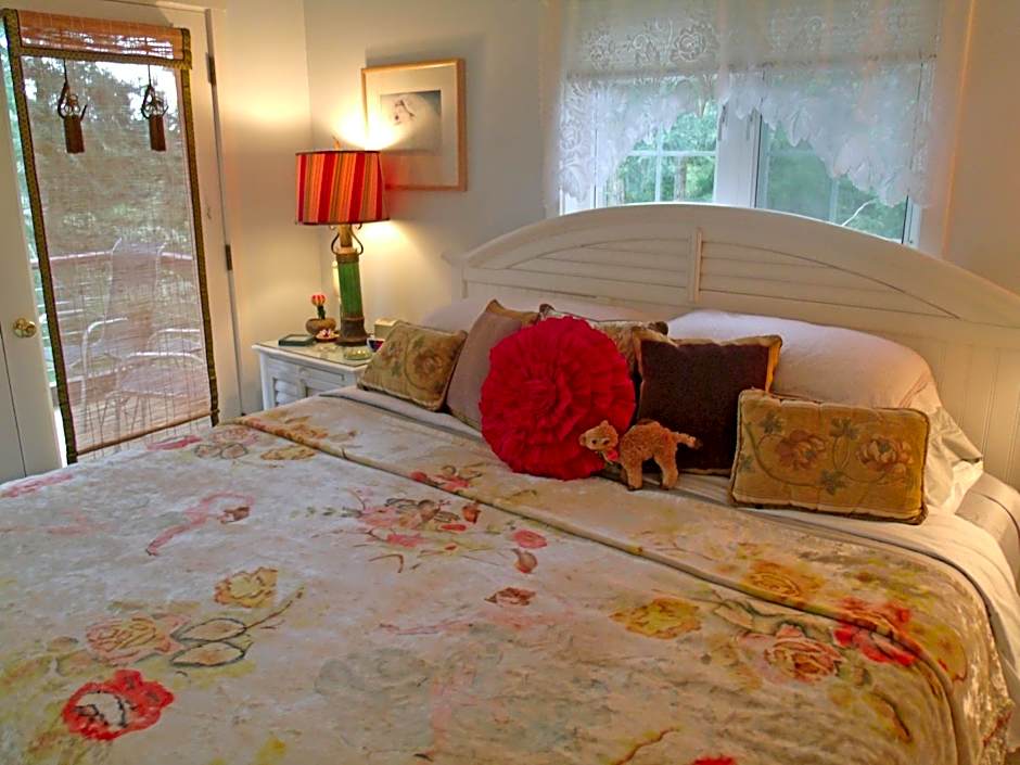 Photo 1 of 6 of 1 King Bed, Balcony