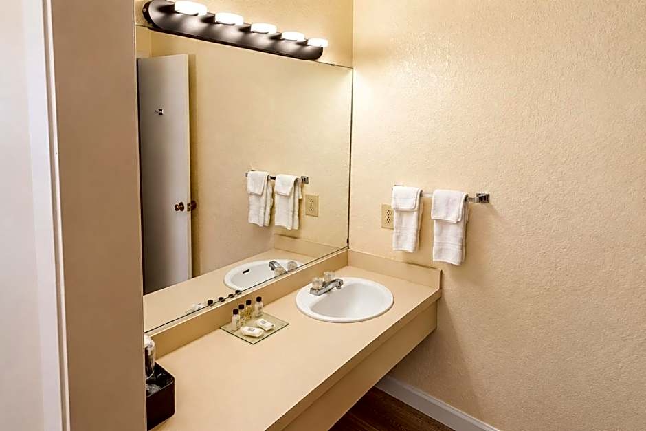Segovia Lodge Junction TX I -10