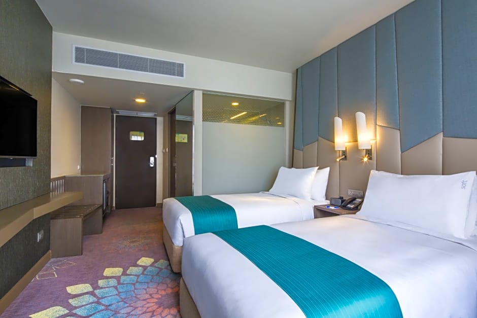 Holiday Inn Express Bangkok Sukhumvit 11 An Ihg Hotel Rates From Usd46