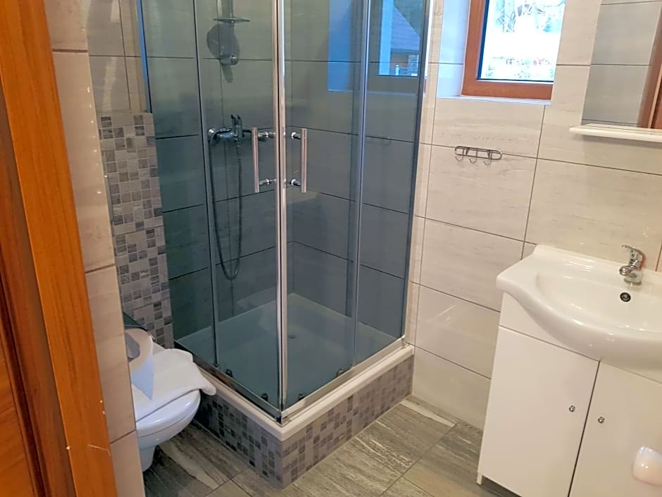 Domki i Pokoje u Borsa