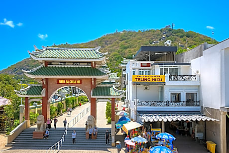 Khách sạn Trung Hiếu