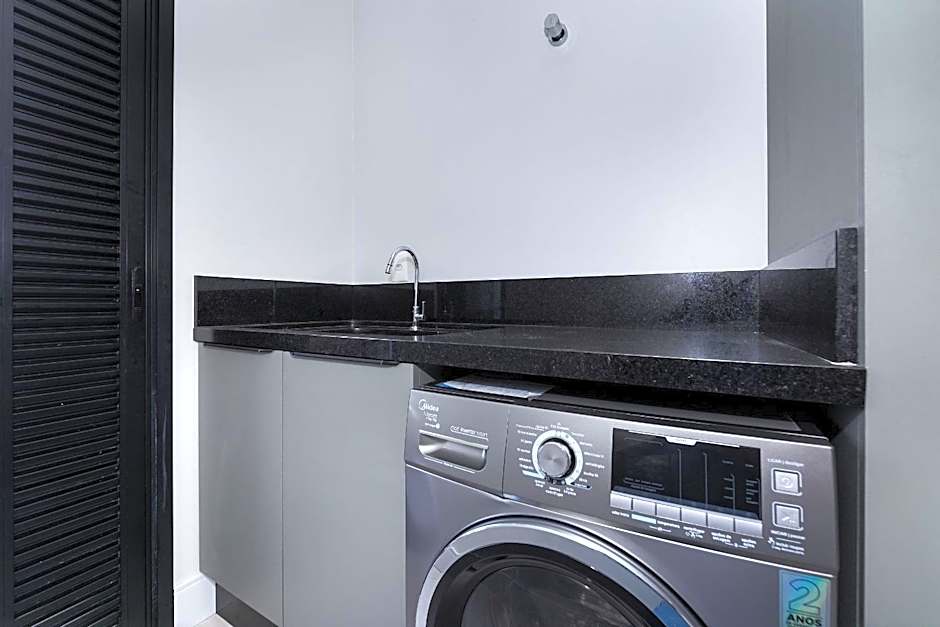 Adra 301 - Apartamento no centro de Bombinhas - Rooftop com piscina e academia - À poucos metros da praia - (Consultar serviços de roupas de cama e banho)