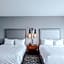 DoubleTree By Hilton Guest Suites & Conf. Center Chicago Downers Grove