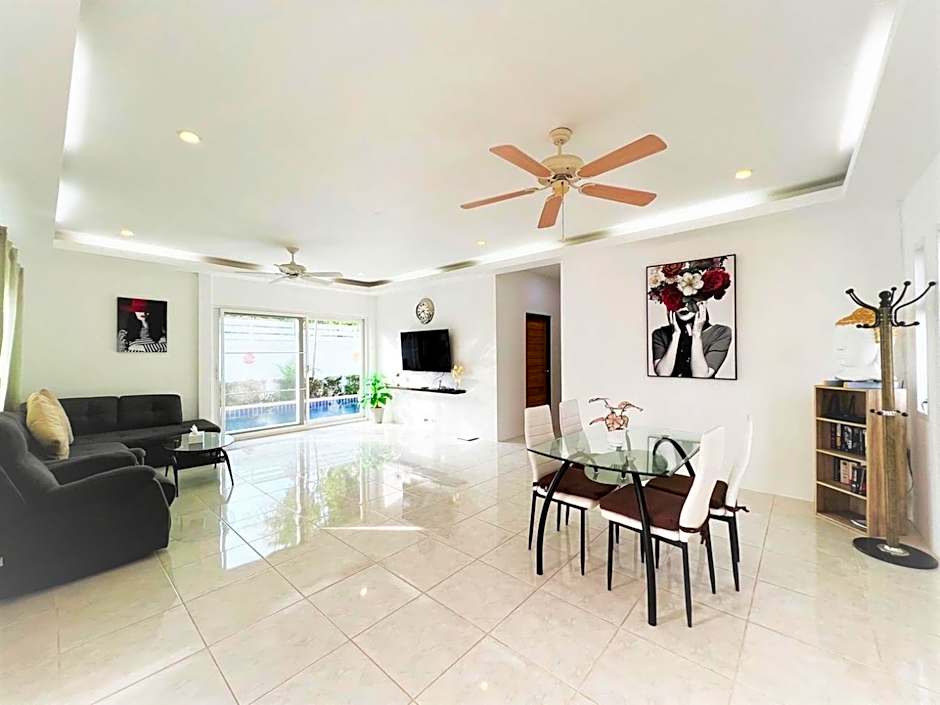 Jasmine Pool Villa in Nai Harn