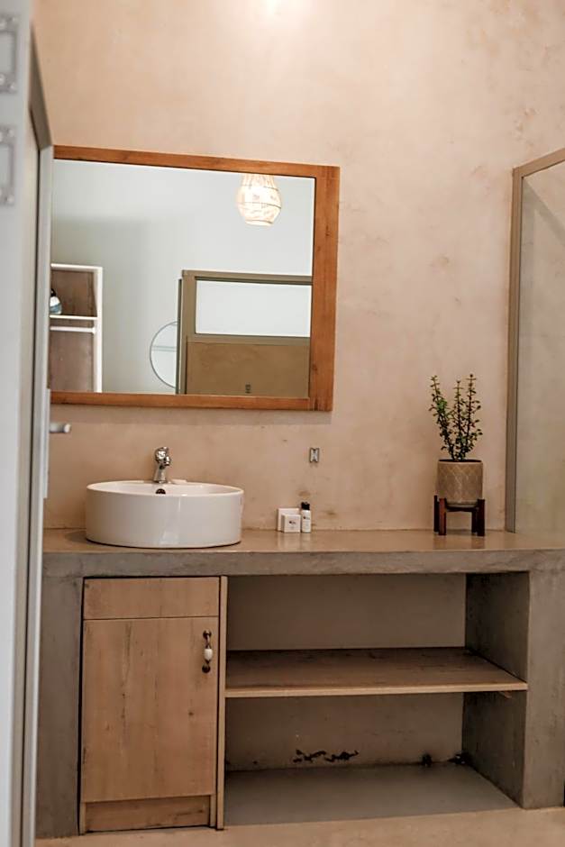 Lighthouse Guesthouse & Cafe