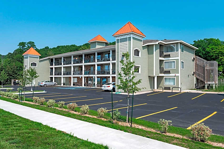 Gold Coast Inn ⁀➷ Breathtaking Sunsets ➠ Standard Lake View Room ➠ 106