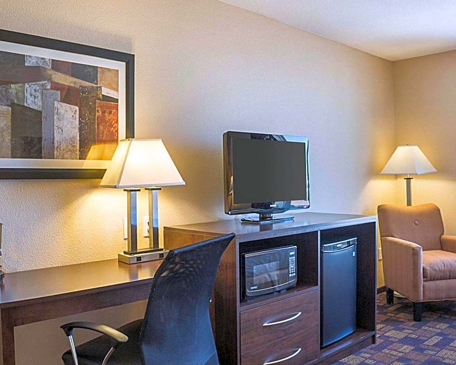 Quality Inn & Suites Minot North