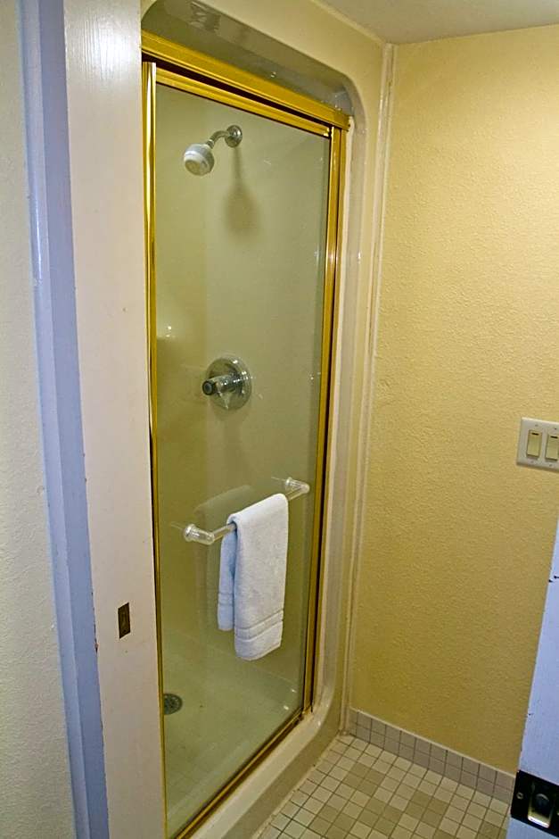 Days Inn by Wyndham Blue Springs