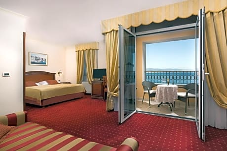 Superior Double Room with Balcony and Sea View