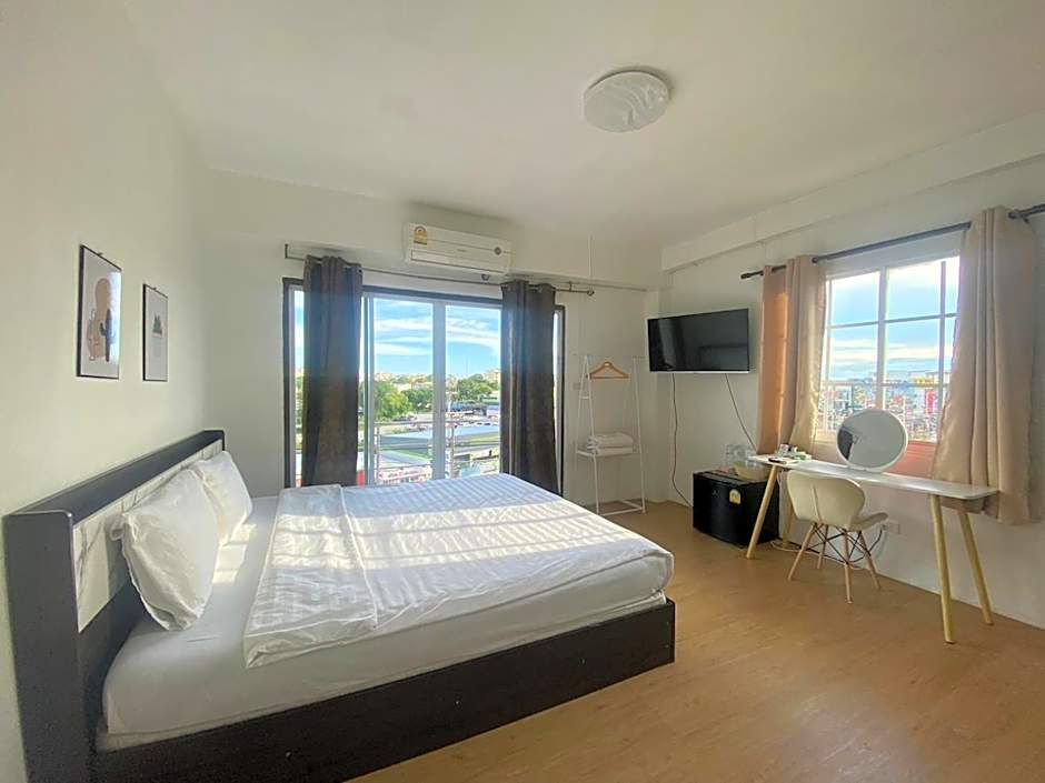 Grand Bangsaen Hotel