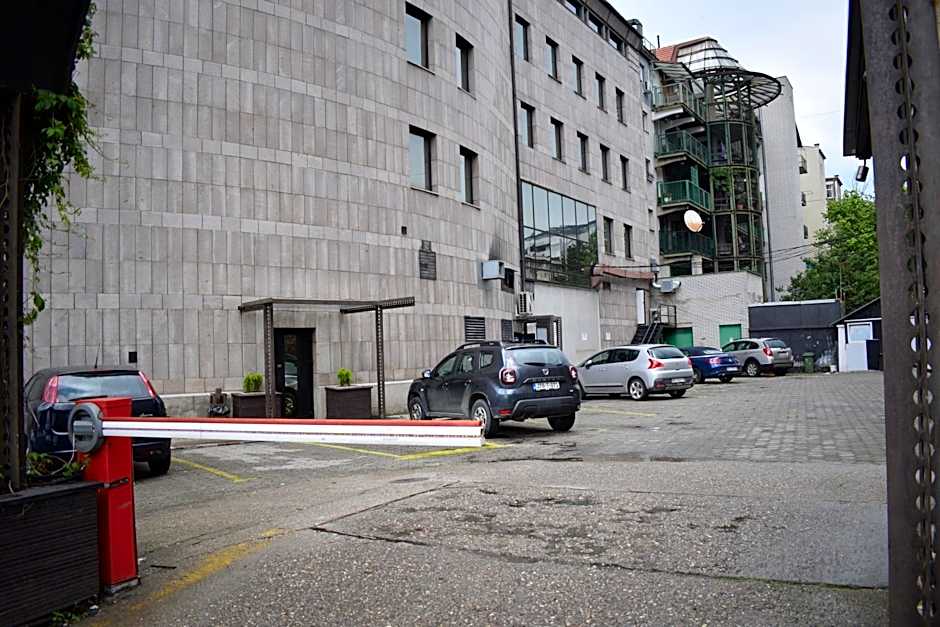 Queen's Astoria Design Hotel