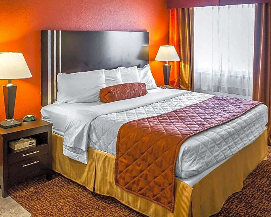 Rodeway Inn & Suites Near Okoboji Lake