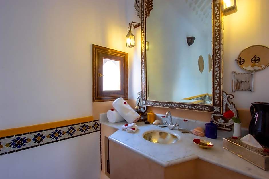 Riad Kaiss By Anika