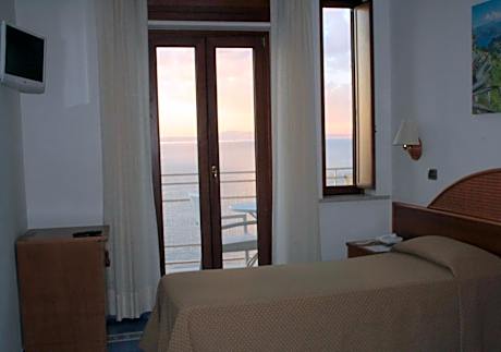 Double Room with Balcony and Sea View