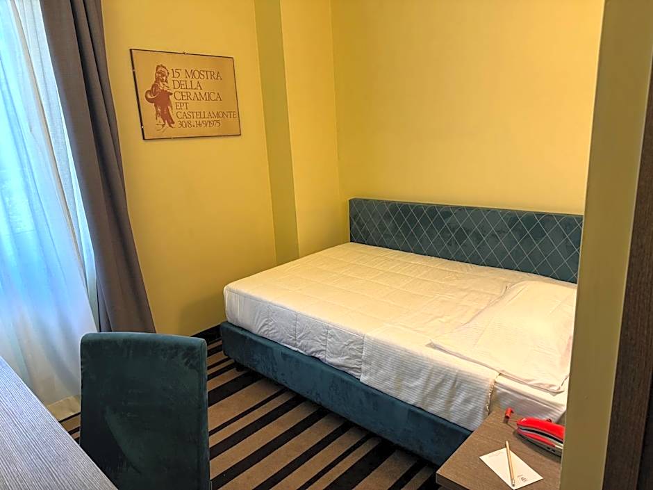 Jet Hotel