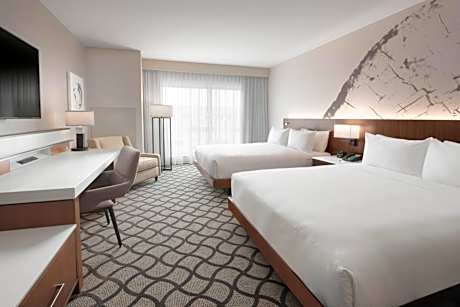 Courtyard Queen Room with Two Queen Beds - High Floor