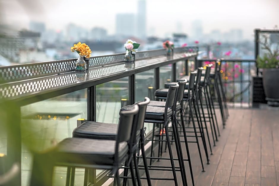 La Mejor Hotel & Sky Bar