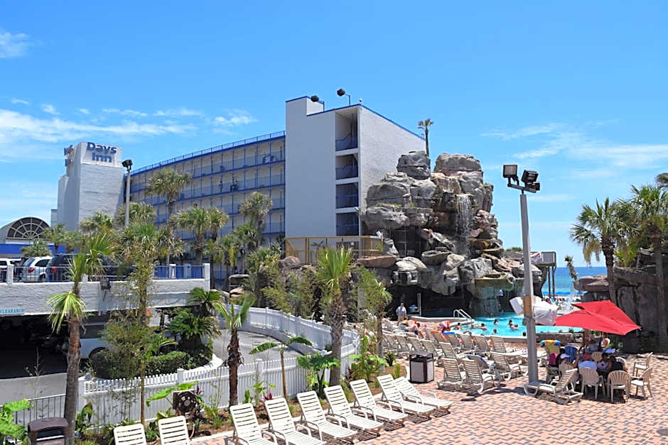 Days Inn by Wyndham Panama City Beach/Beachfront Resort