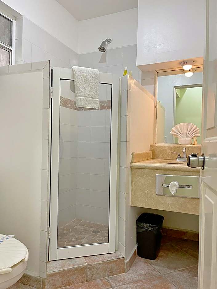 Seven Crown Express & Suites