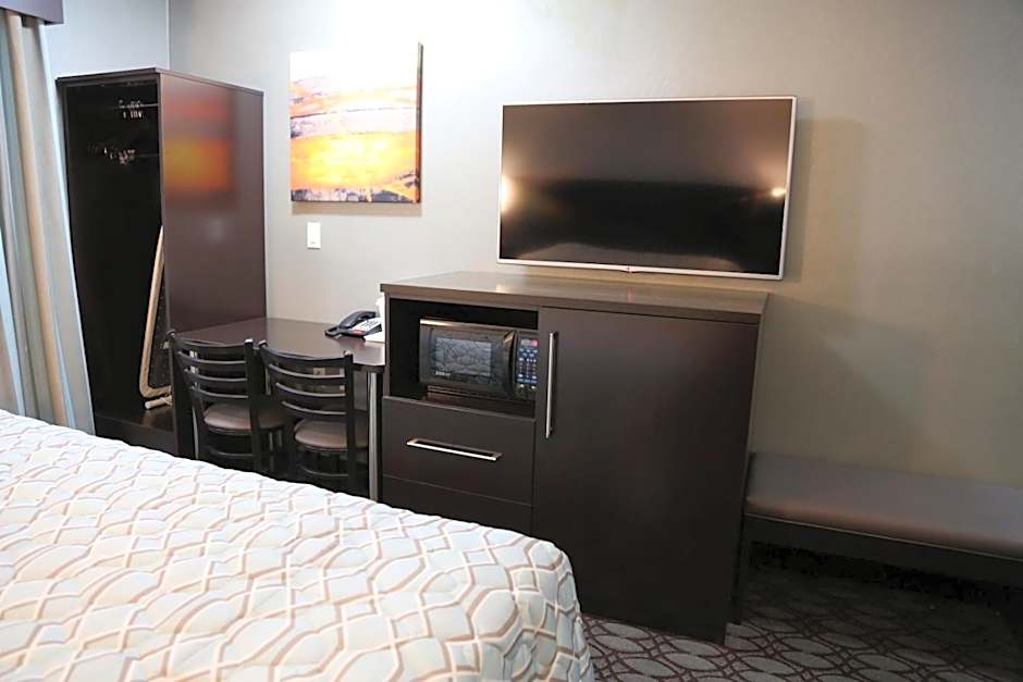 Red Carpet Inn Elmwood