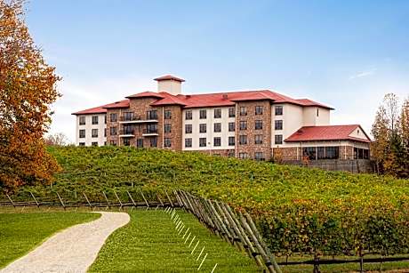 Holiday Inn Express & Suites Lexington NW-The Vineyard by IHG
