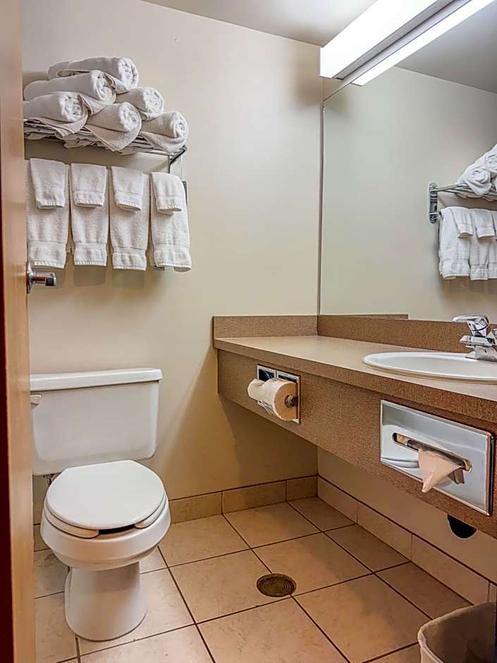 Super 8 by Wyndham High River AB