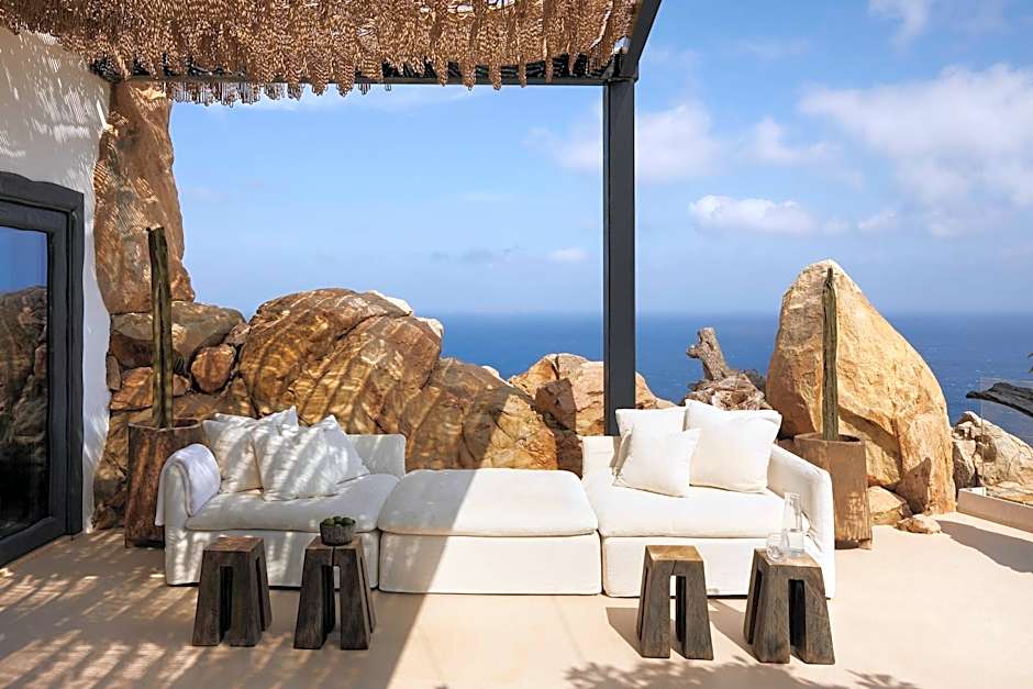 Myconian Panoptis Escape