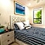 Palm Beach Paradise Walk to Beach Pool WiFi 86" TV WiFi