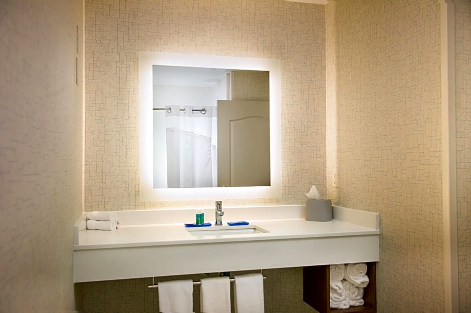 Holiday Inn Express Hotel & Suites Wausau By IHG
