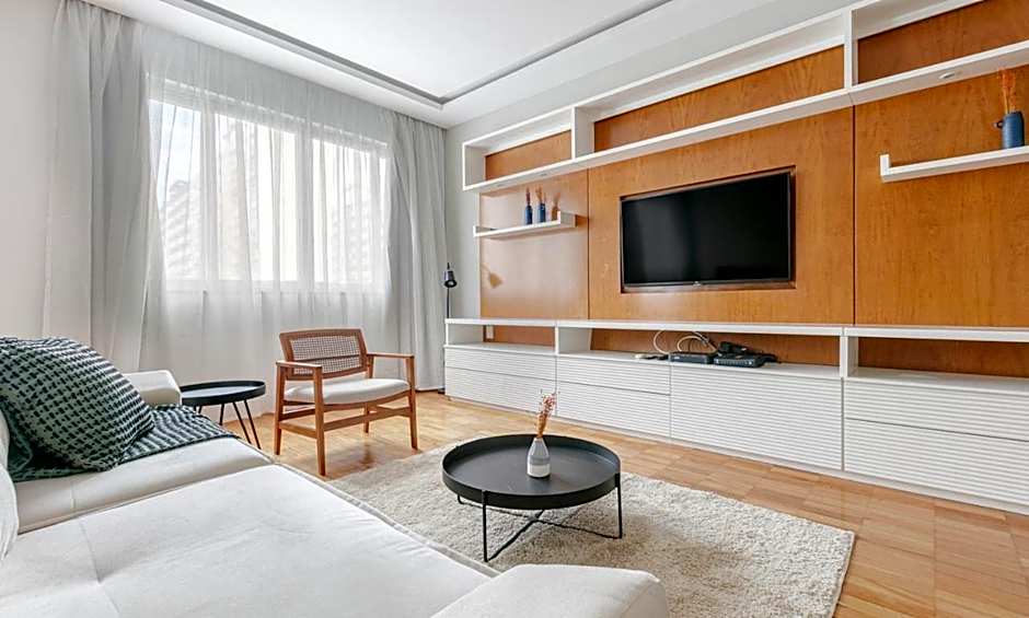 Tabas Maravilhoso apê 3 quartos Leblon LB0035