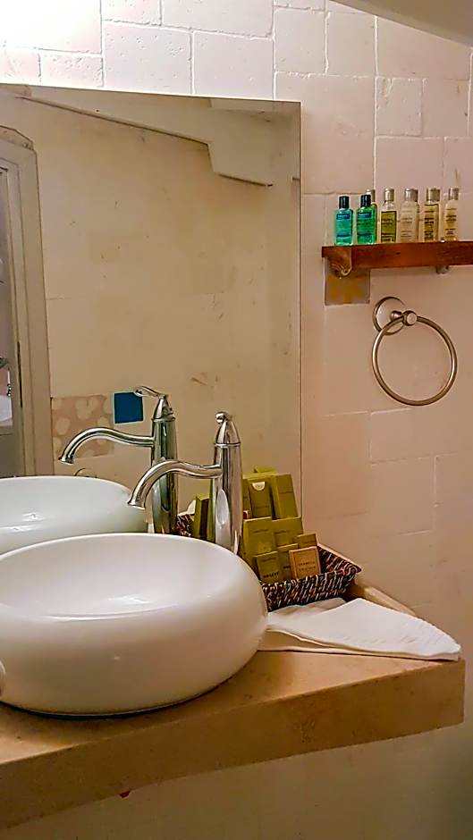 Photo 1 of 3 of Jetted Tub