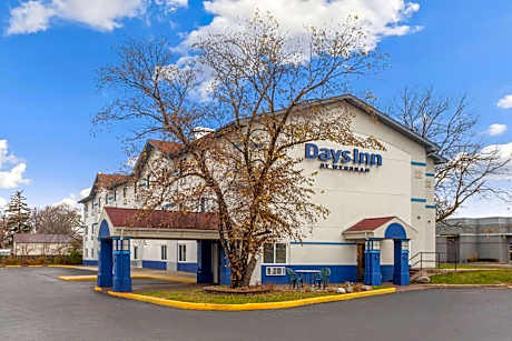 Days Inn by Wyndham Waukegan