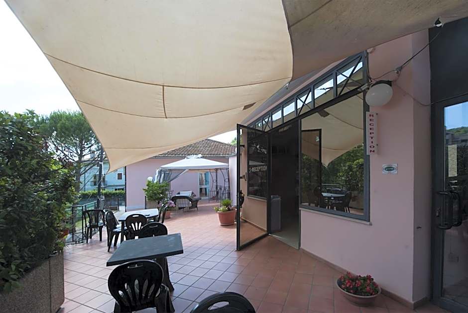 Hotel Athena