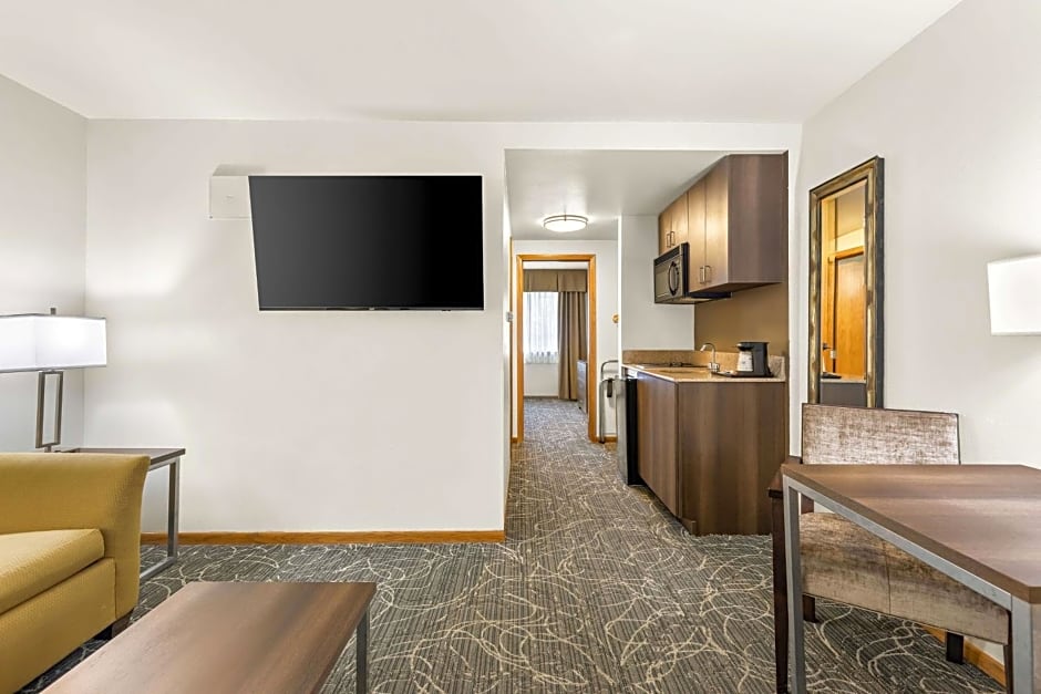 Best Western West Towne Suites