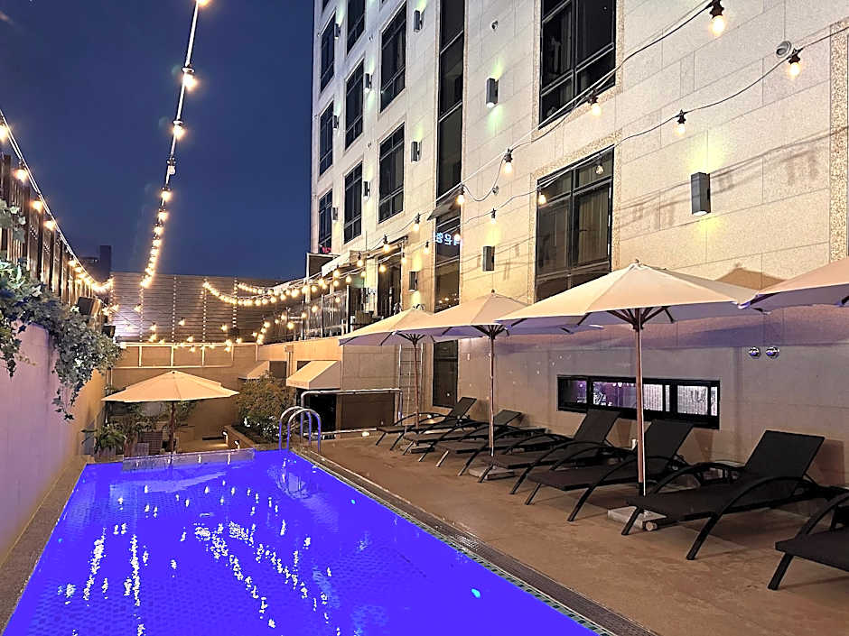 Hotel February Dong Seong Ro