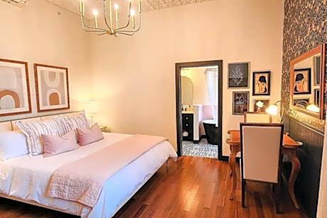 Speakeasy King Suite (Rm 8)