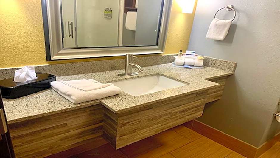 Holiday Inn Express & Suites Perry-National Fairground Area by IHG