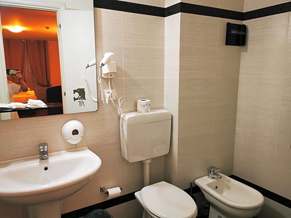 New Alexander Hotel