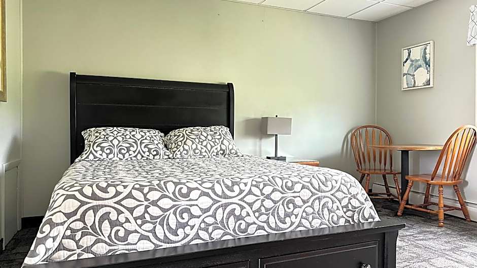 Colonial Valley Motel