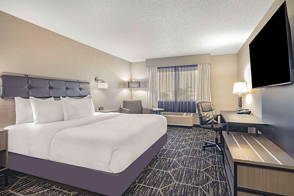 La Quinta Inn & Suites by Wyndham Evansville