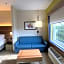 Holiday Inn Express Hotel & Suites Marina