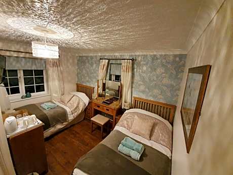 Twin Room with Shower