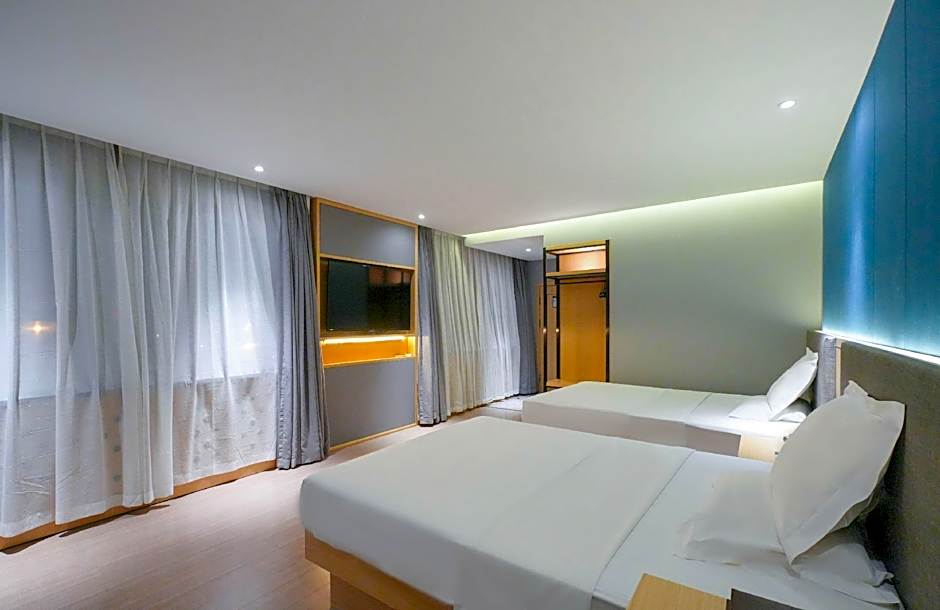 Green Tree Inn Urumqi San'gong Metro Station Exit