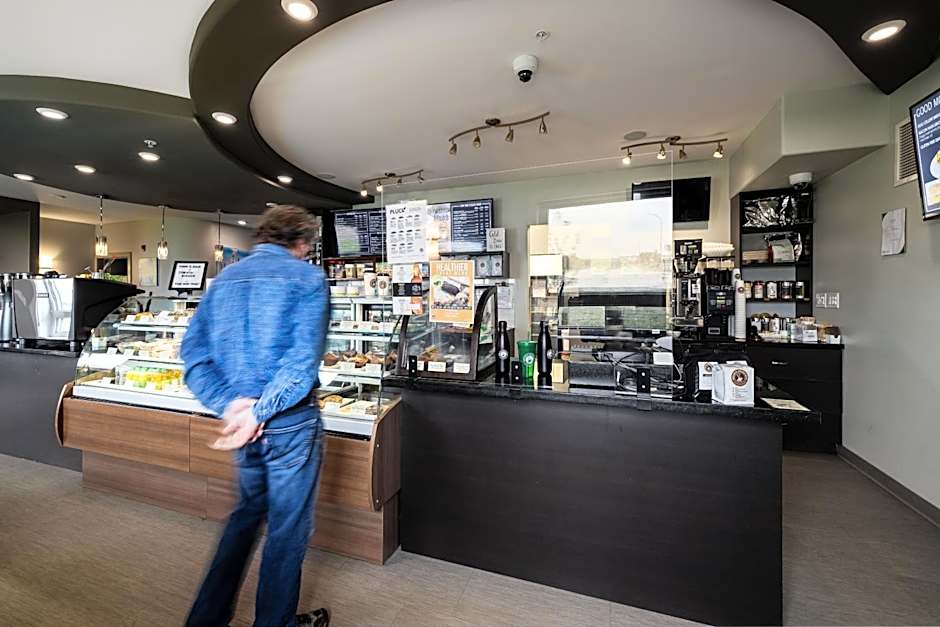 Home Inn & Suites Regina Airport