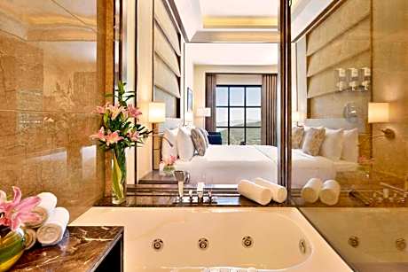 Deluxe Room, Guest room, 1 King, Mountain View