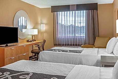 Deluxe Suite with Two Double Beds - Non-Smoking