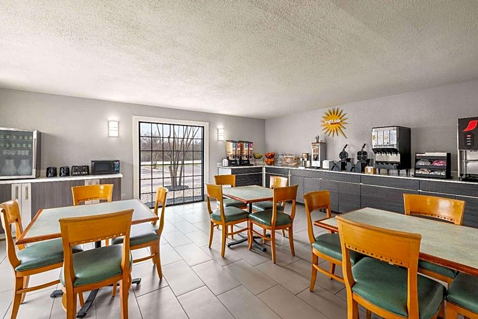 La Quinta Inn & Suites by Wyndham San Antonio Lackland