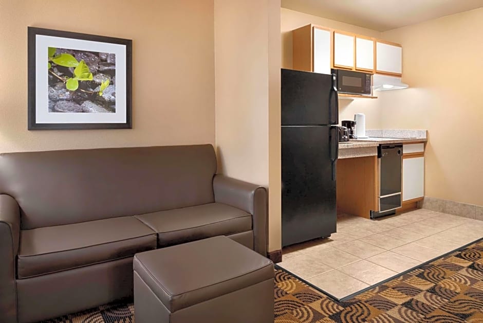 Hawthorn Extended Stay by Wyndham Milwaukee Airport